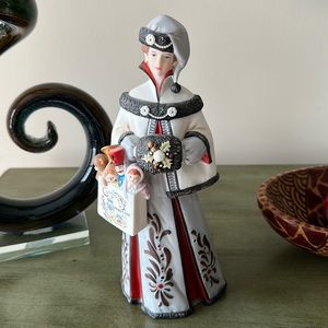 1999 Avon Albee Doll